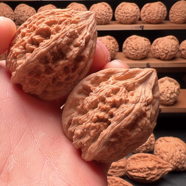 文玩核桃把件打沽石