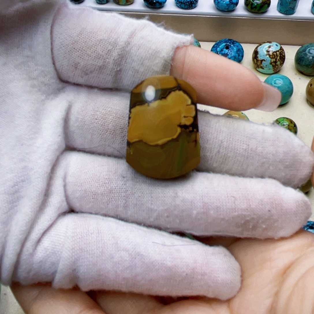 绿松石未镶嵌饰品