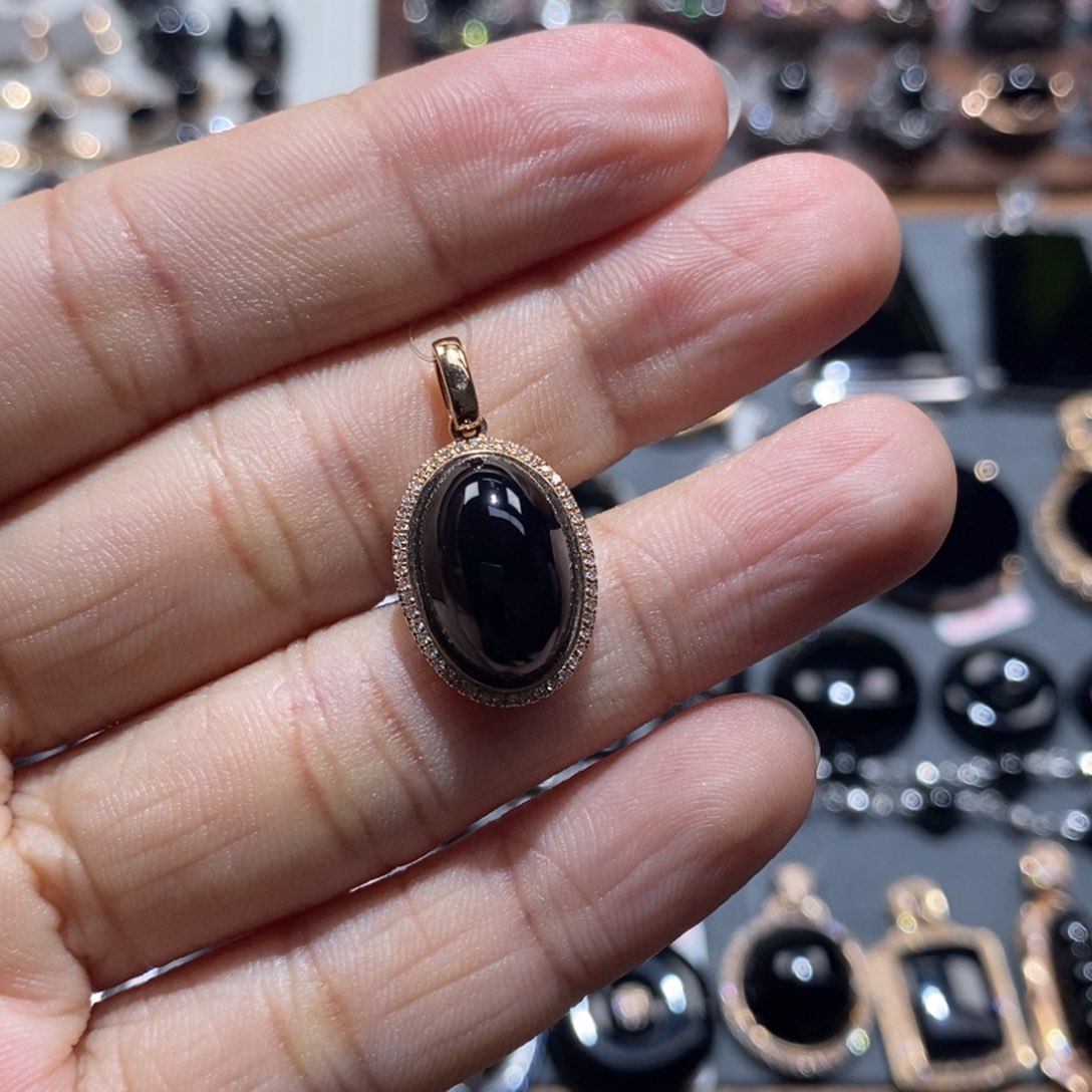 颈饰18K金镶嵌翡翠墨翠