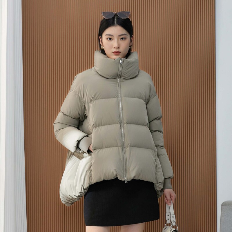 S·DEER圣迪奥女装立领纯色时尚高领宽松茧型短款羽绒服S22483105