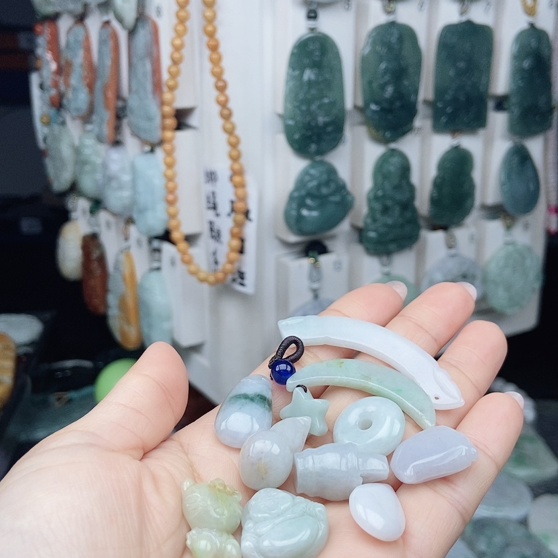 翡翠颈饰未镶嵌翡翠