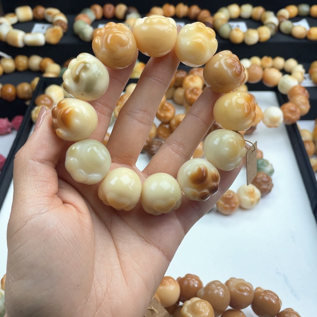 白玉菩提手串瑕疵