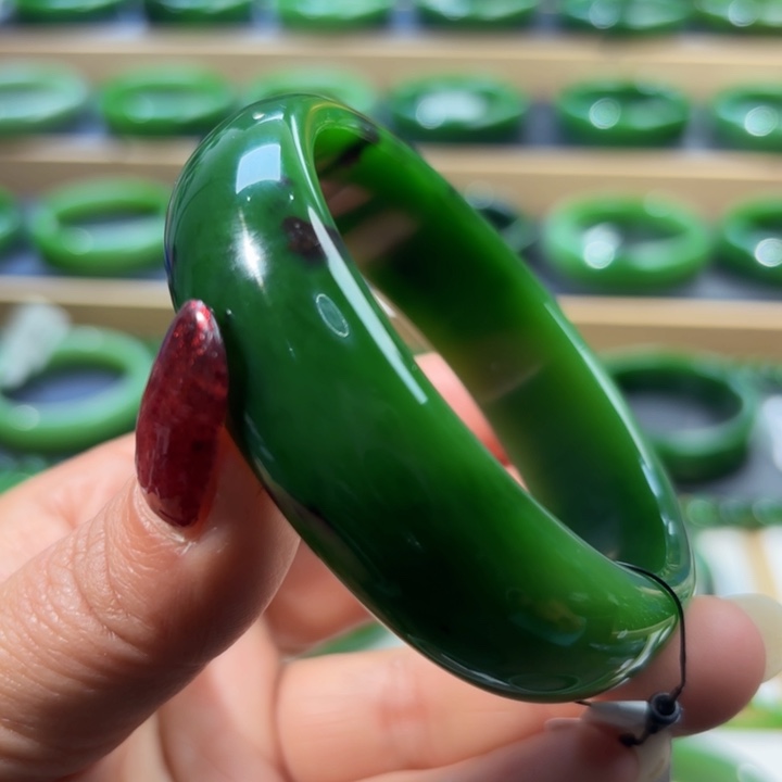 未镶嵌手镯和田玉希*