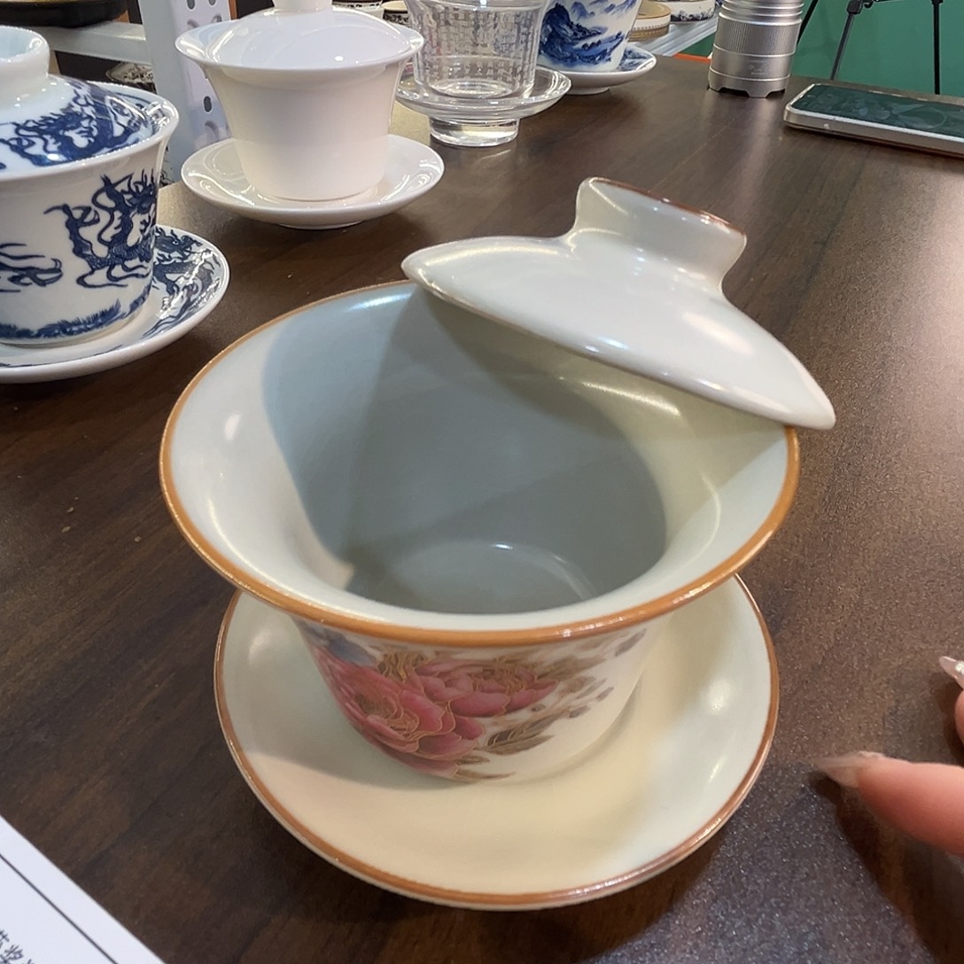 这些盖碗很漂亮！！！