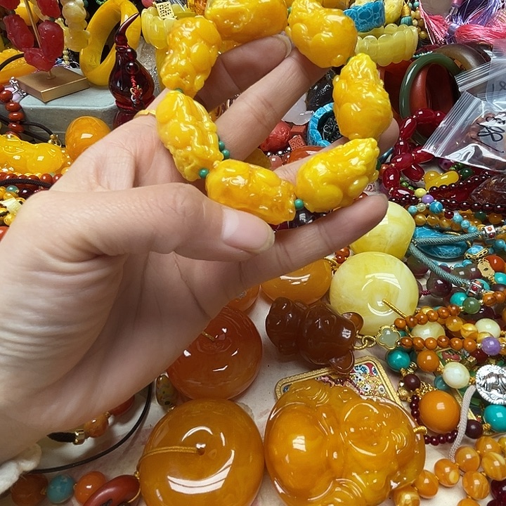 树脂制品1869全黄貔貅手链