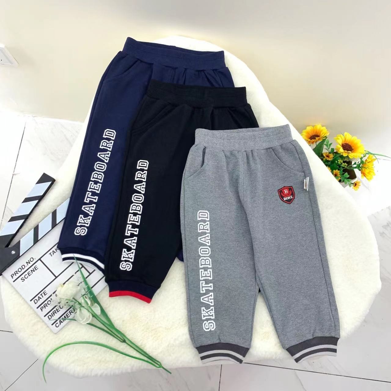 婴格朗迪YG6129男童单层裤子儿童长裤卡通时尚休闲裤简约春秋简约