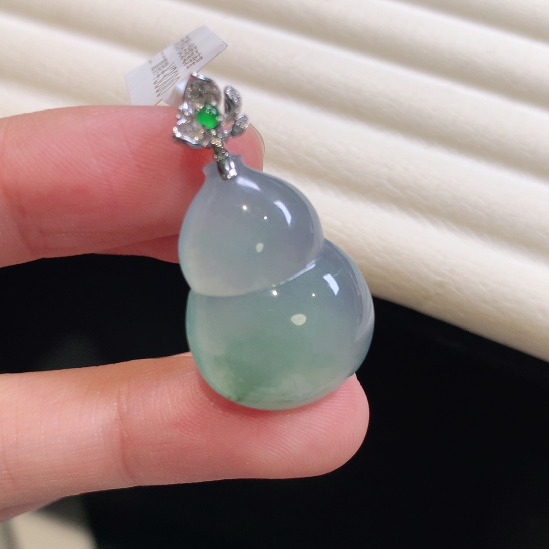 翡翠颈饰18K金镶嵌葫芦