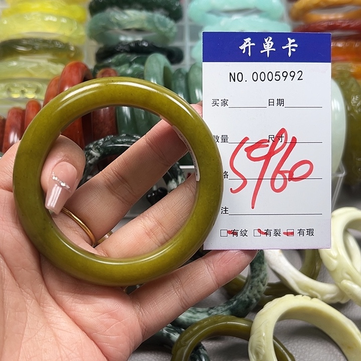 蛇纹石玉未镶嵌手镯