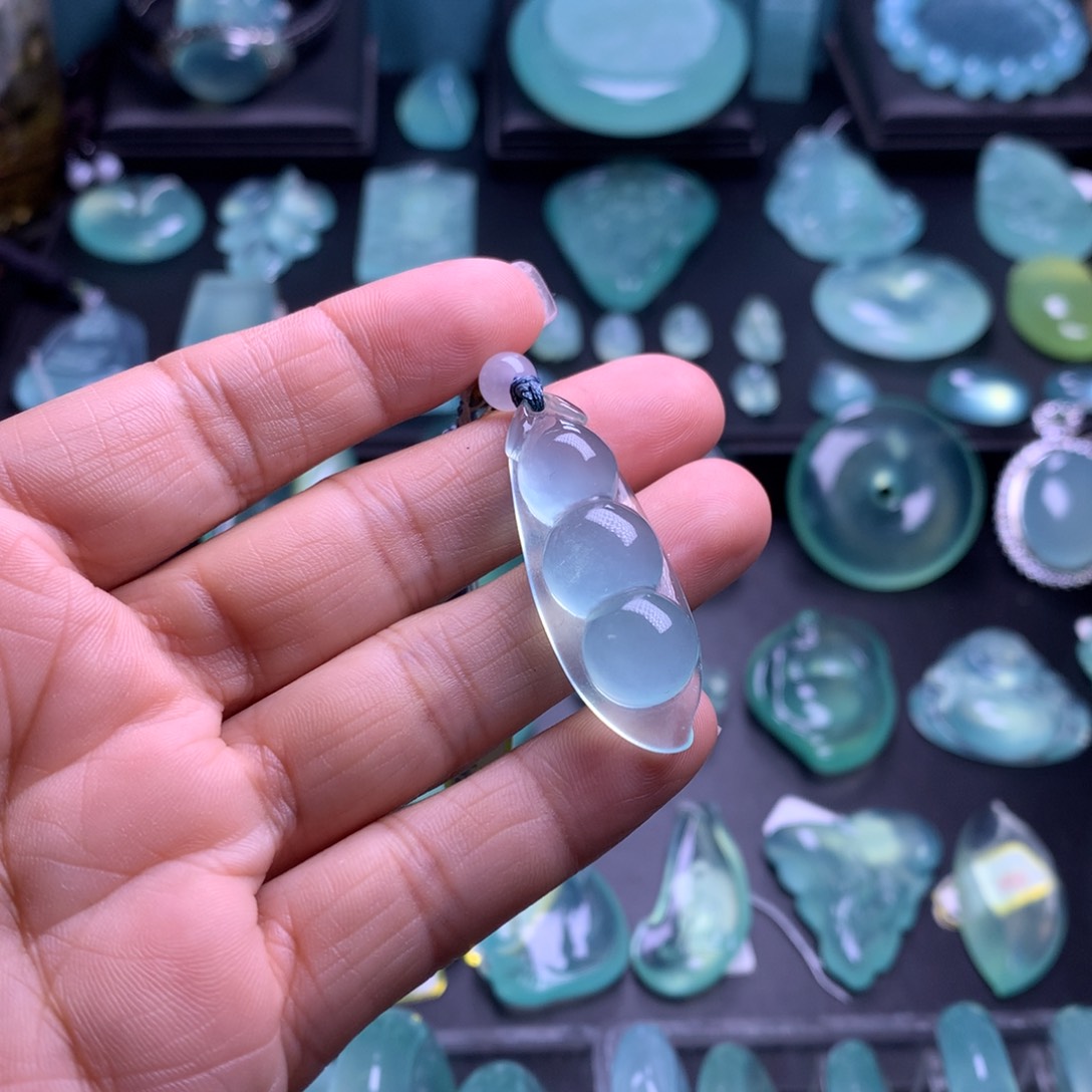 蛇纹石玉吊坠未镶嵌