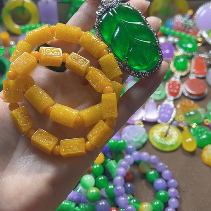 翡翠未镶嵌颈饰吊坠