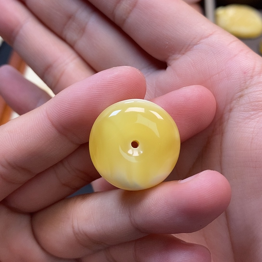 未镶嵌琥珀珠宝奇石