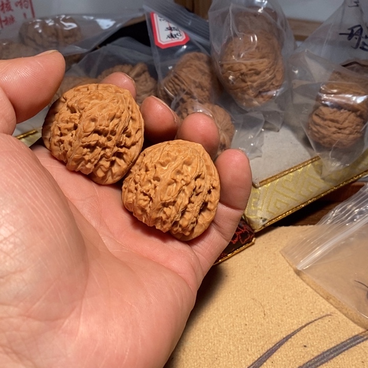 文玩核桃把件半****?核桃