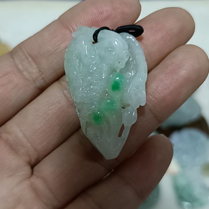 翡翠颈饰未镶嵌吊坠