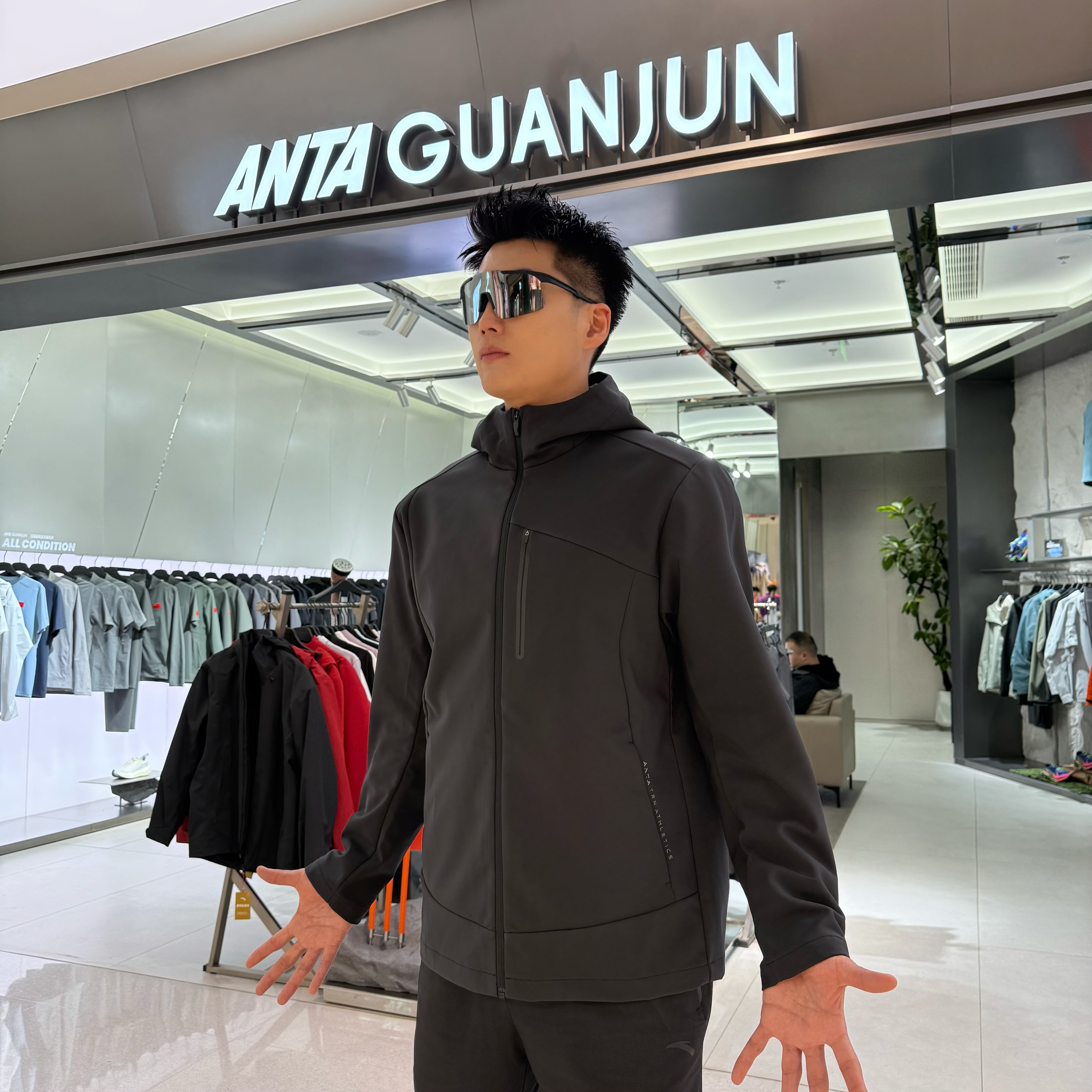 安踏全天候行政版风衣运动上衣新款户外男子户外套流光风休闲服饰