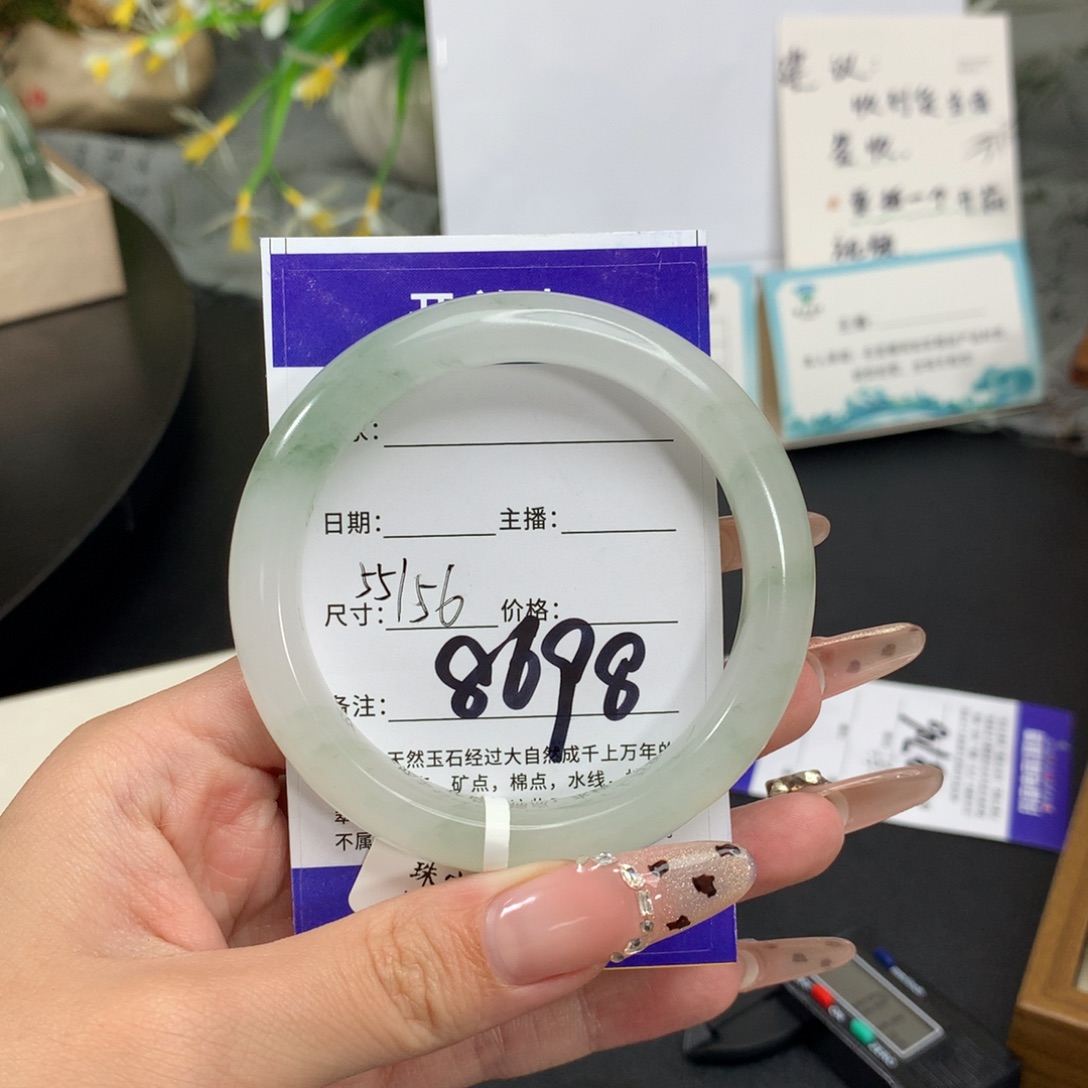 B***e石英质玉未镶嵌手镯