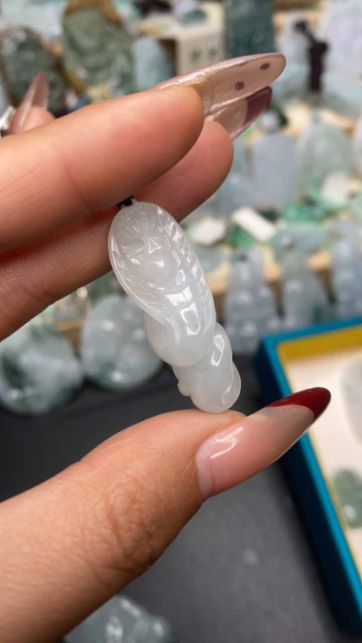 天然翡翠生肖蛇吊坠