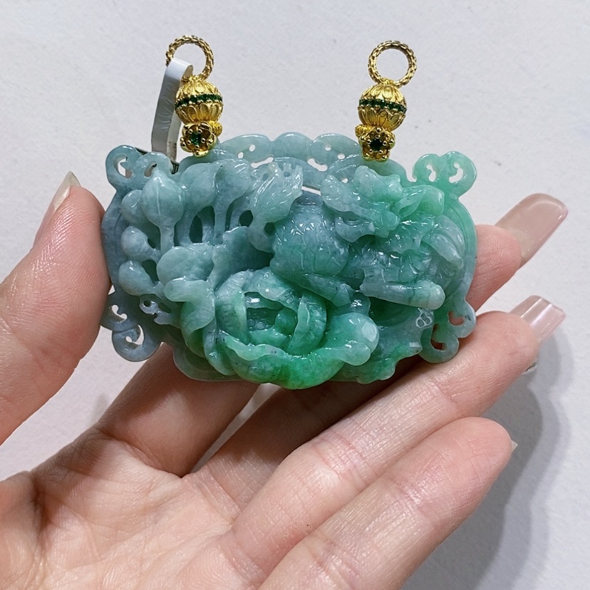 【闪购商品】翡翠未镶嵌颈饰