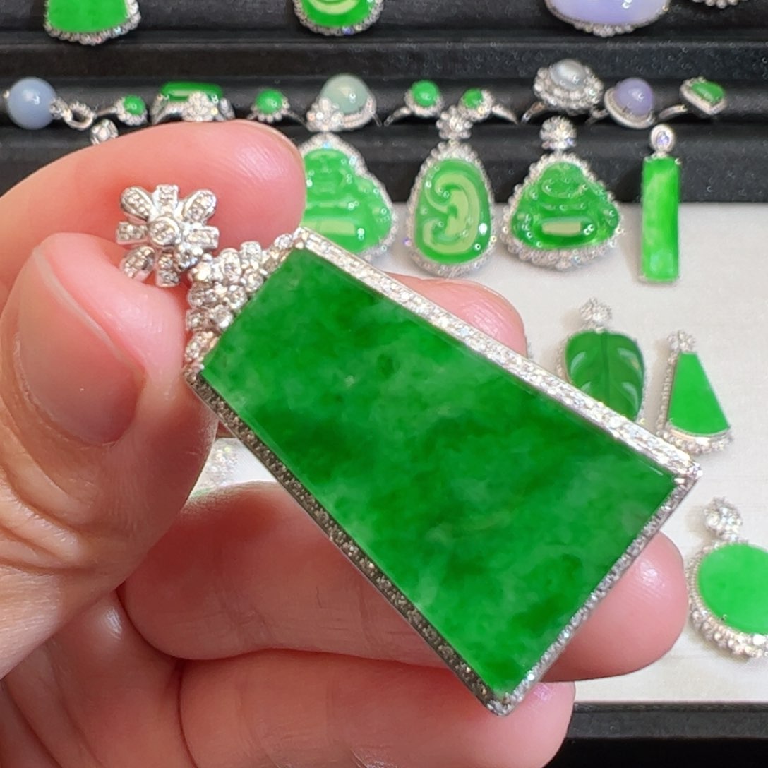 翡翠吊坠(不含链)18K金镶嵌