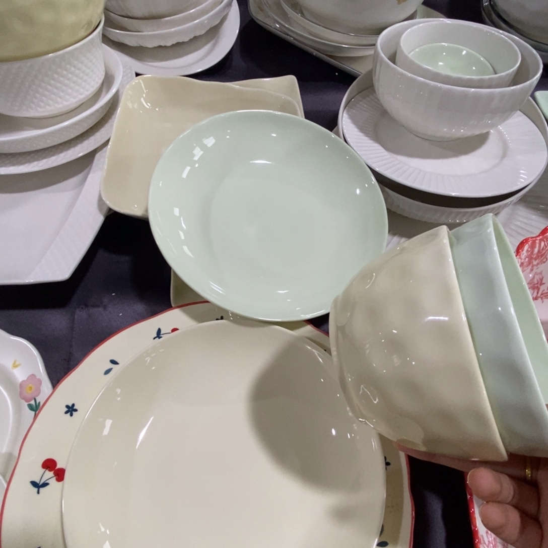 瓷6个绿色米饭碗 4个黄色米饭碗 8英寸绿色盘子4个 4个黄色方型盘