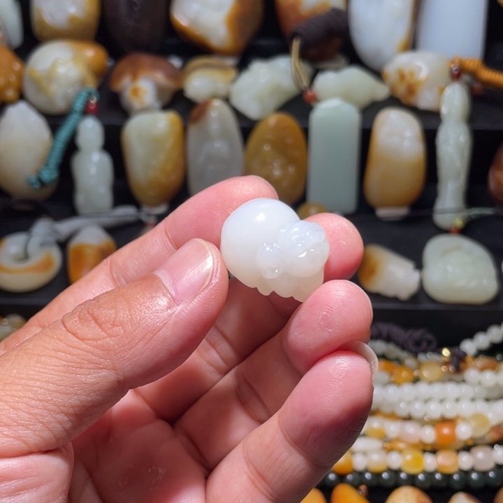 和田玉未镶嵌珠宝奇石