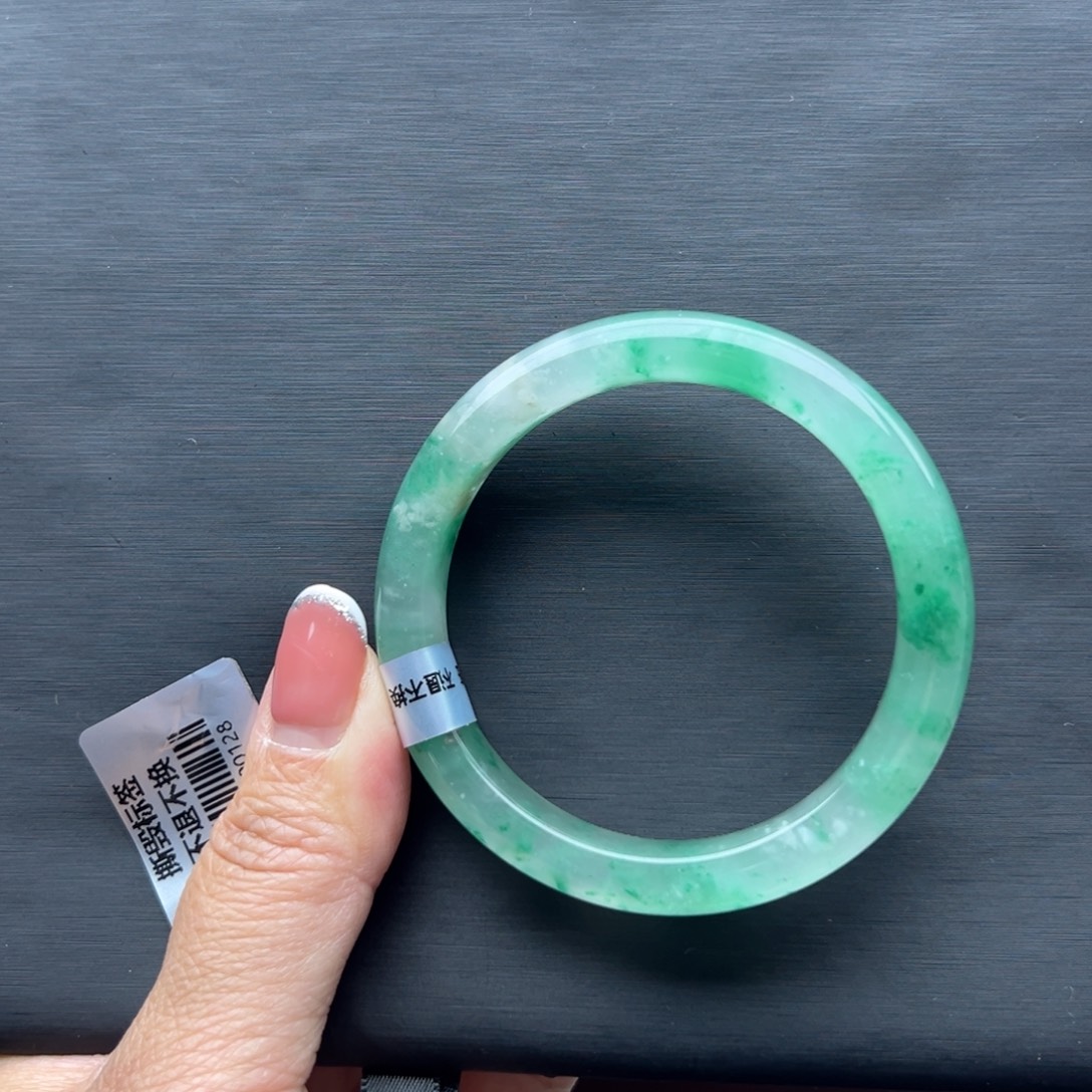 石英质玉（非洲翠）未镶嵌手镯