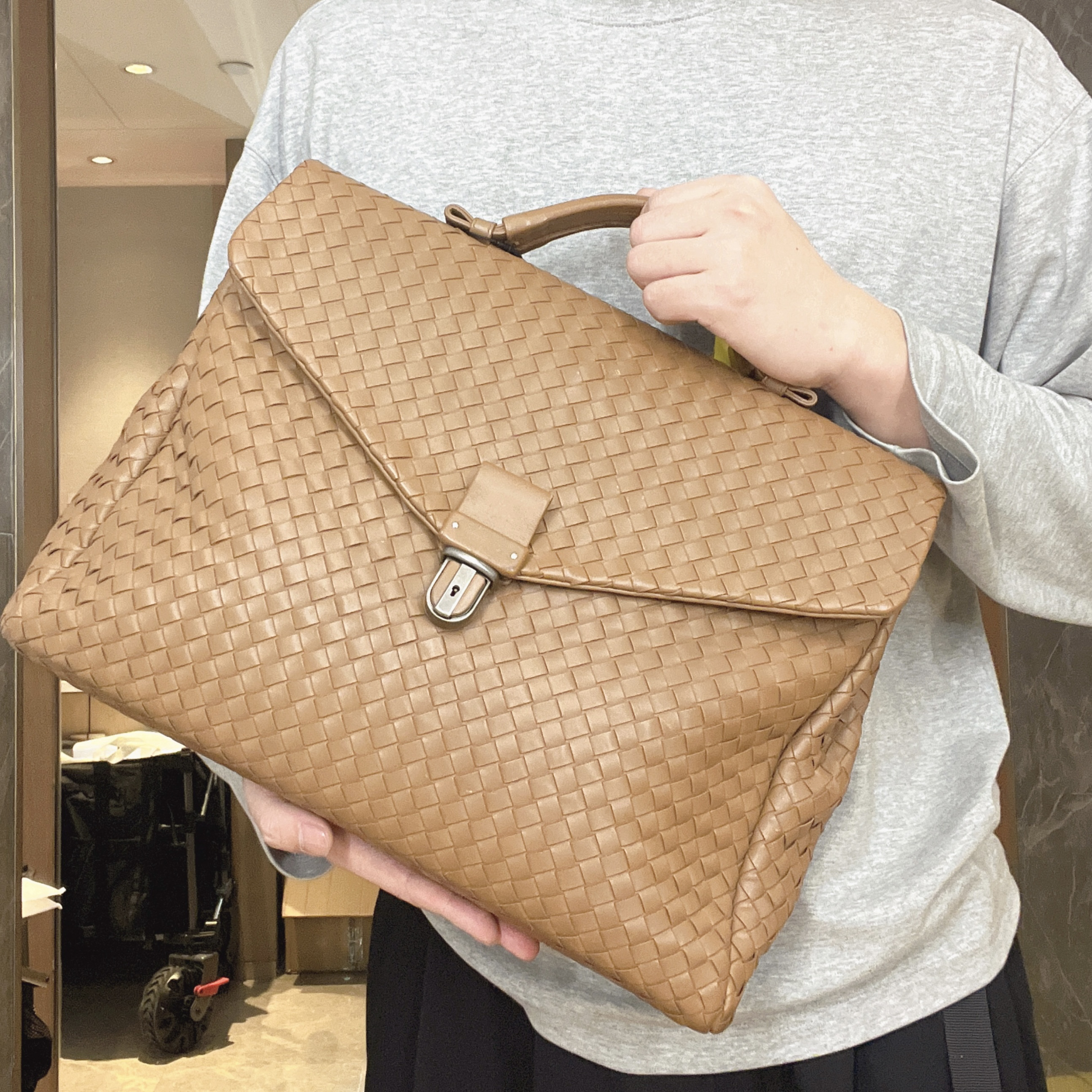 95新 BOTTEGA VENETA/葆蝶家 【涛】03 0321 奶茶色手提公文包