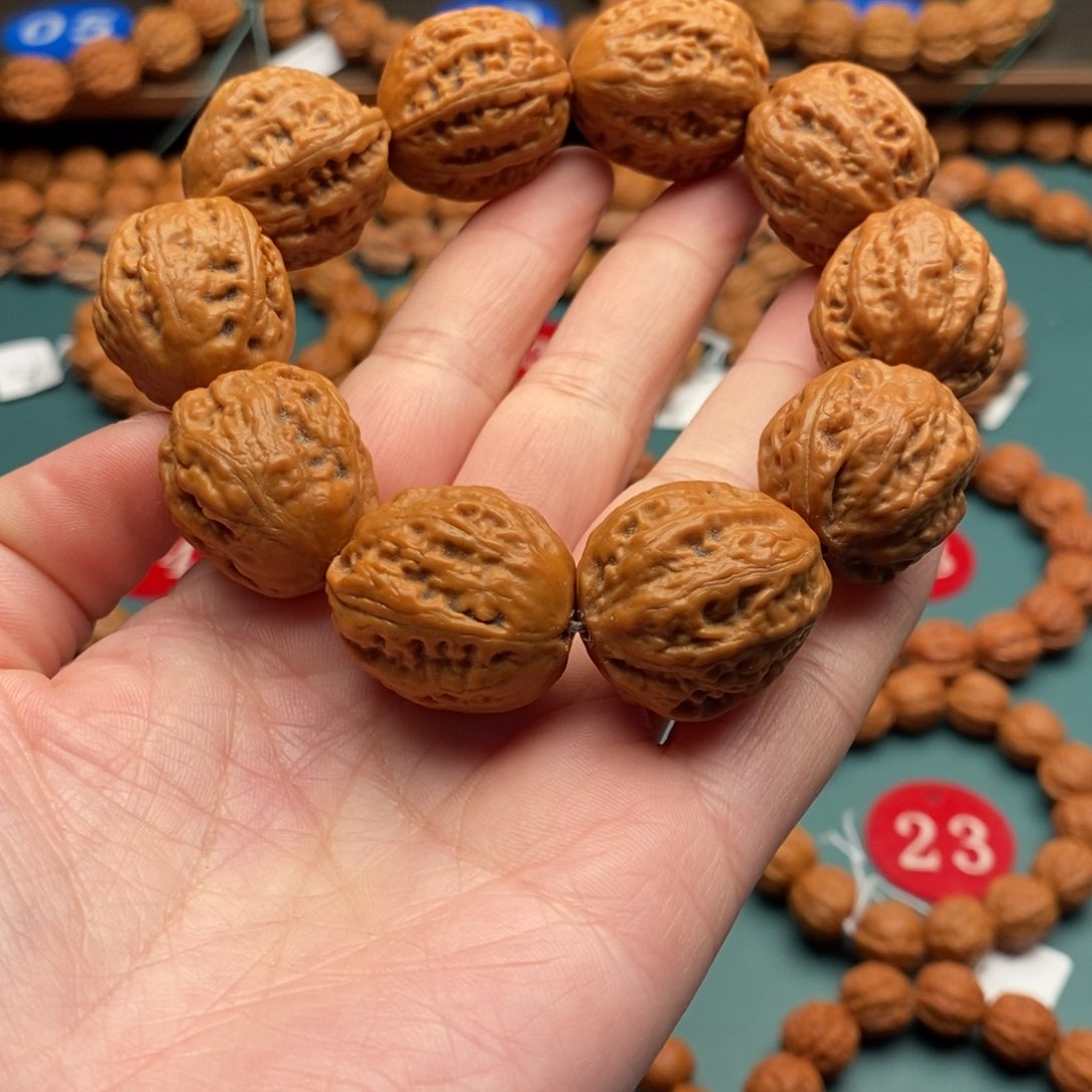 文玩核桃手串24尺寸八棱