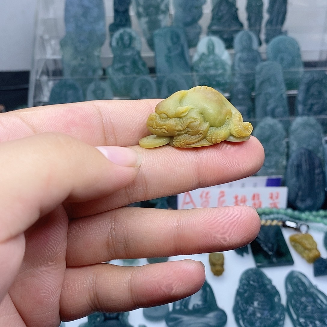 定制翡翠未镶嵌貔貅