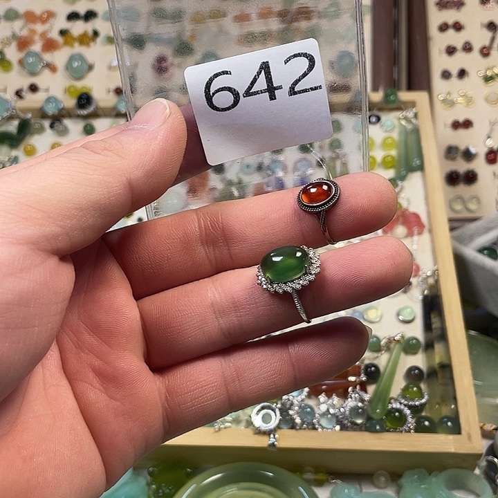 蛇纹石玉合金耳钉