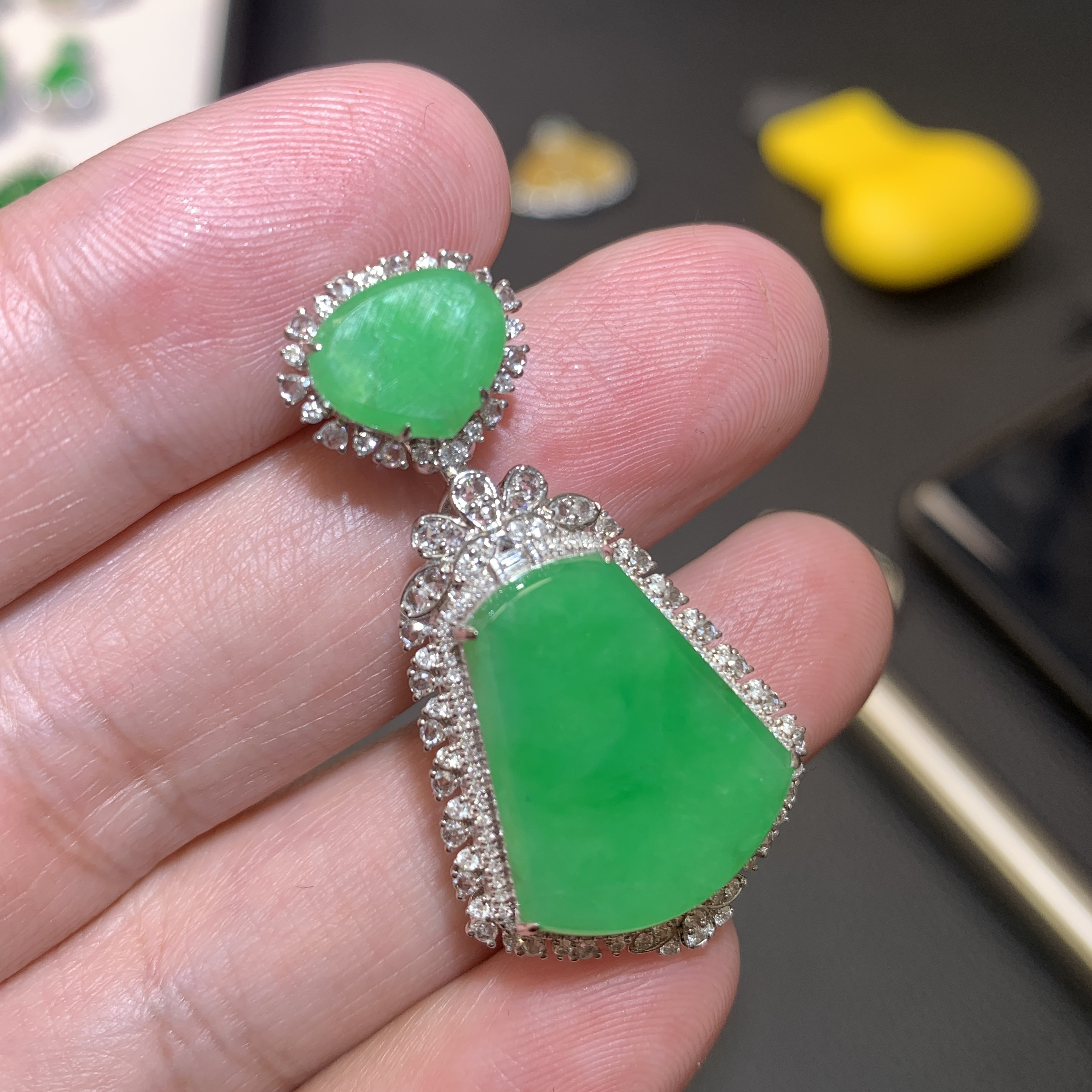 18k金镶翡翠吊坠