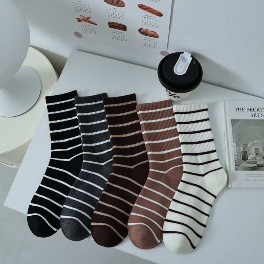 美拉德风袜子条纹女中筒春秋网红ins潮咖色配鲨鱼裤长筒棉袜外穿