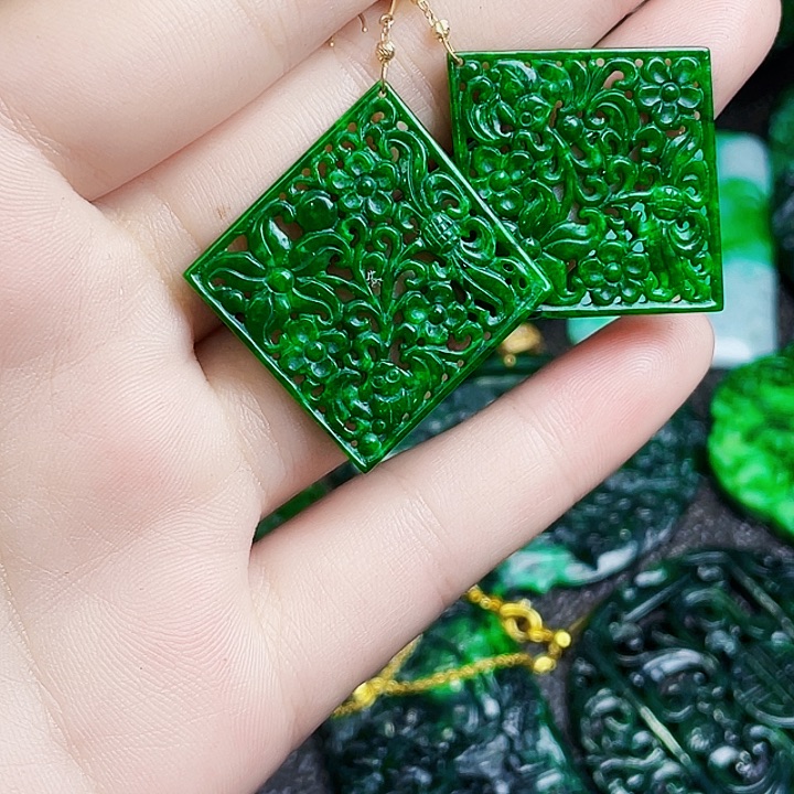 翡翠18K金镶嵌颈饰多样性