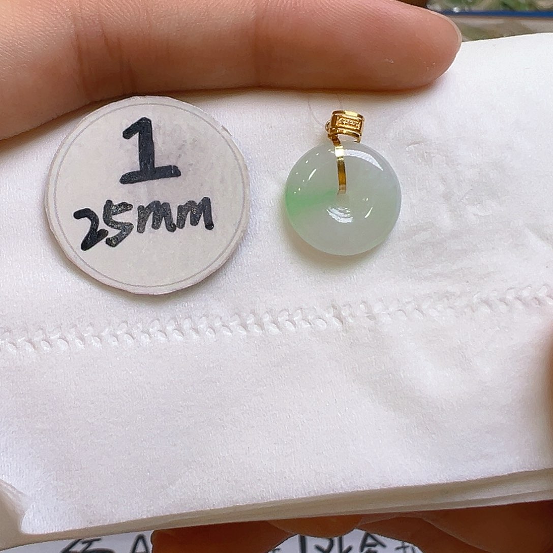 翡翠颈饰18K金镶嵌翡翠