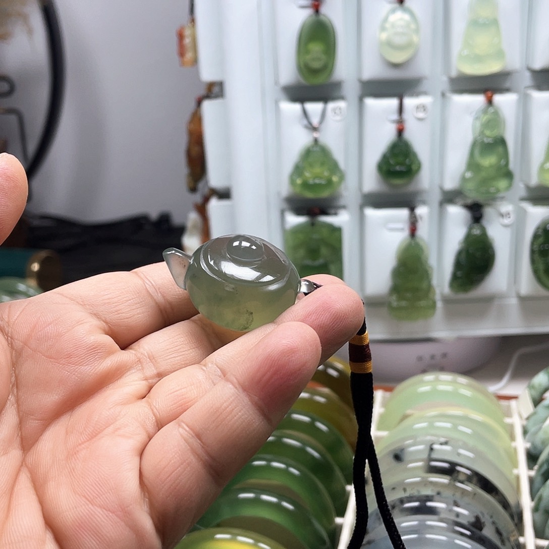 合金蛇纹石玉颈饰