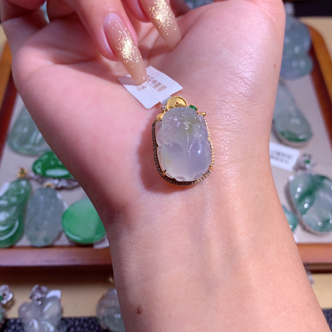 翡翠吊坠(不含链)18K金镶嵌