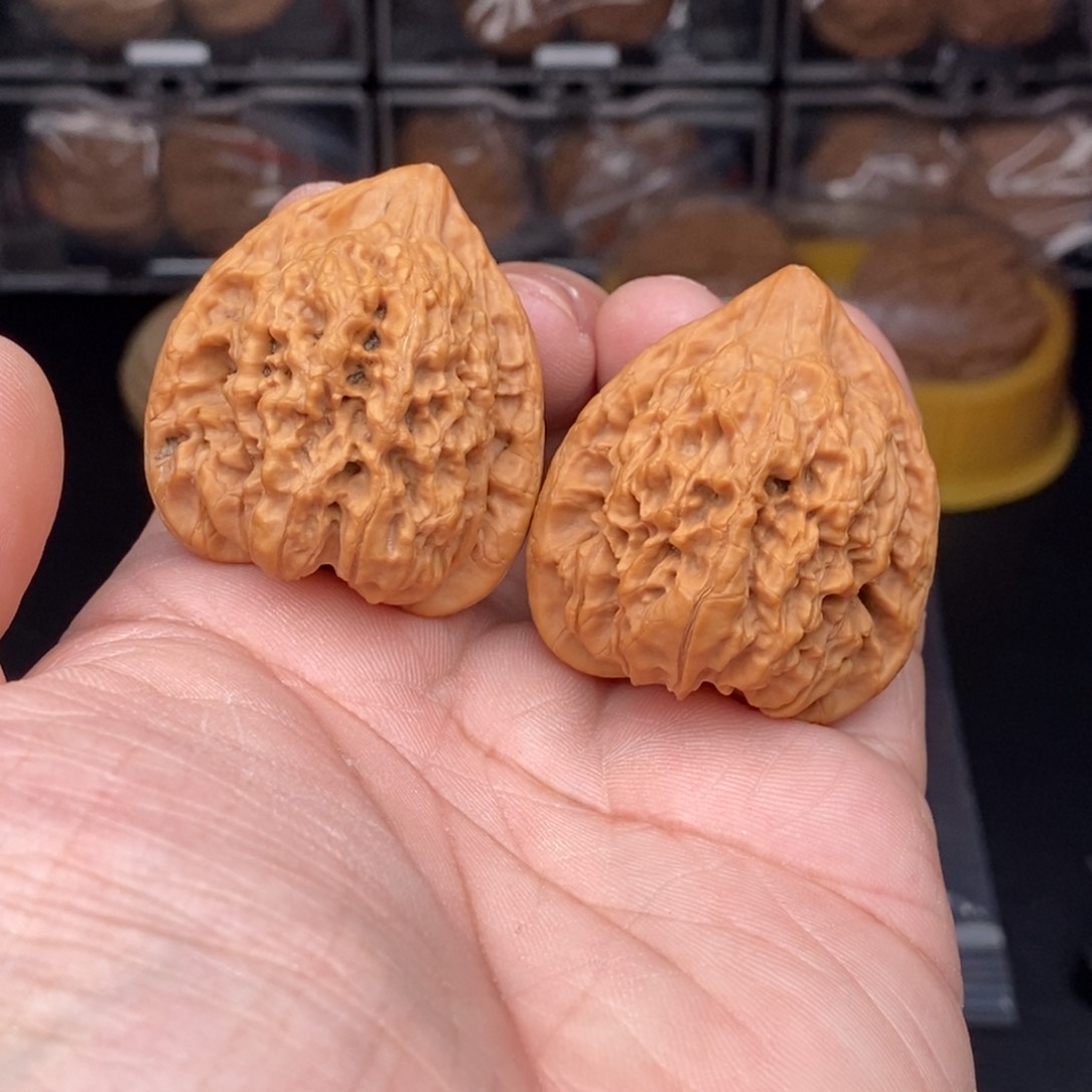 核桃把件秤砣38左右