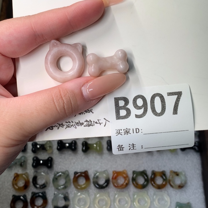 灿***灿蛇纹石玉未镶嵌颈饰