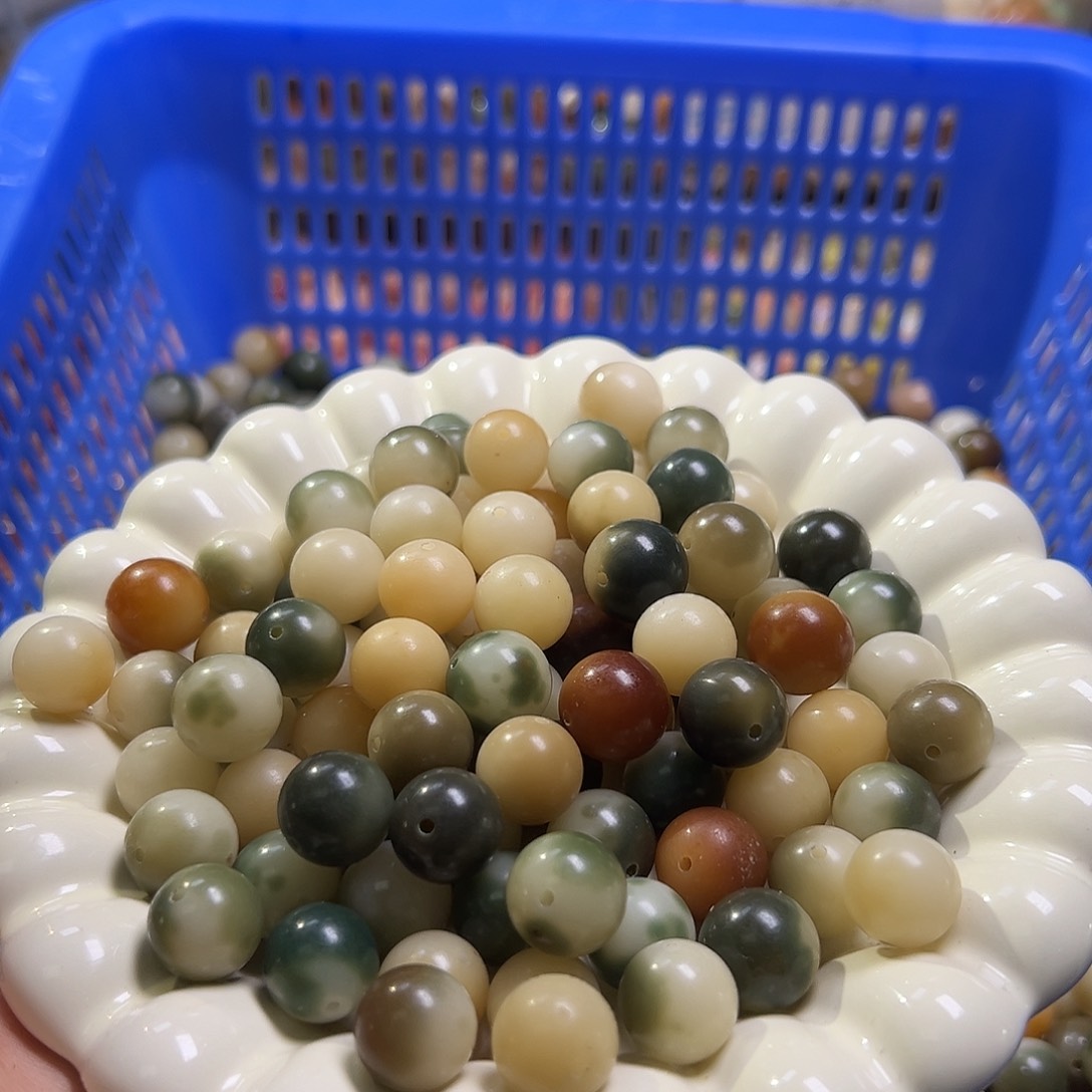 白玉菩提吊坠瑕疵有原皮100颗