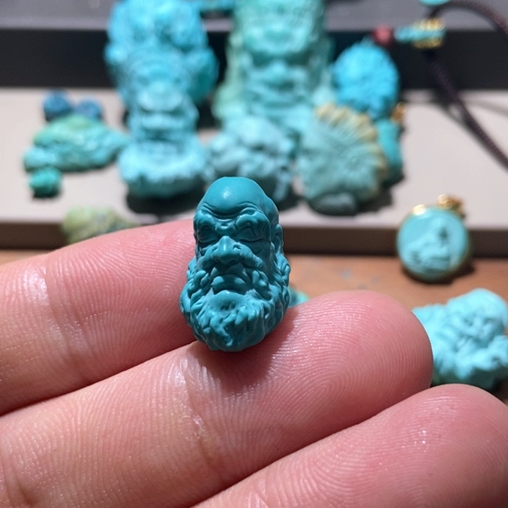 绿松石未镶嵌颈饰