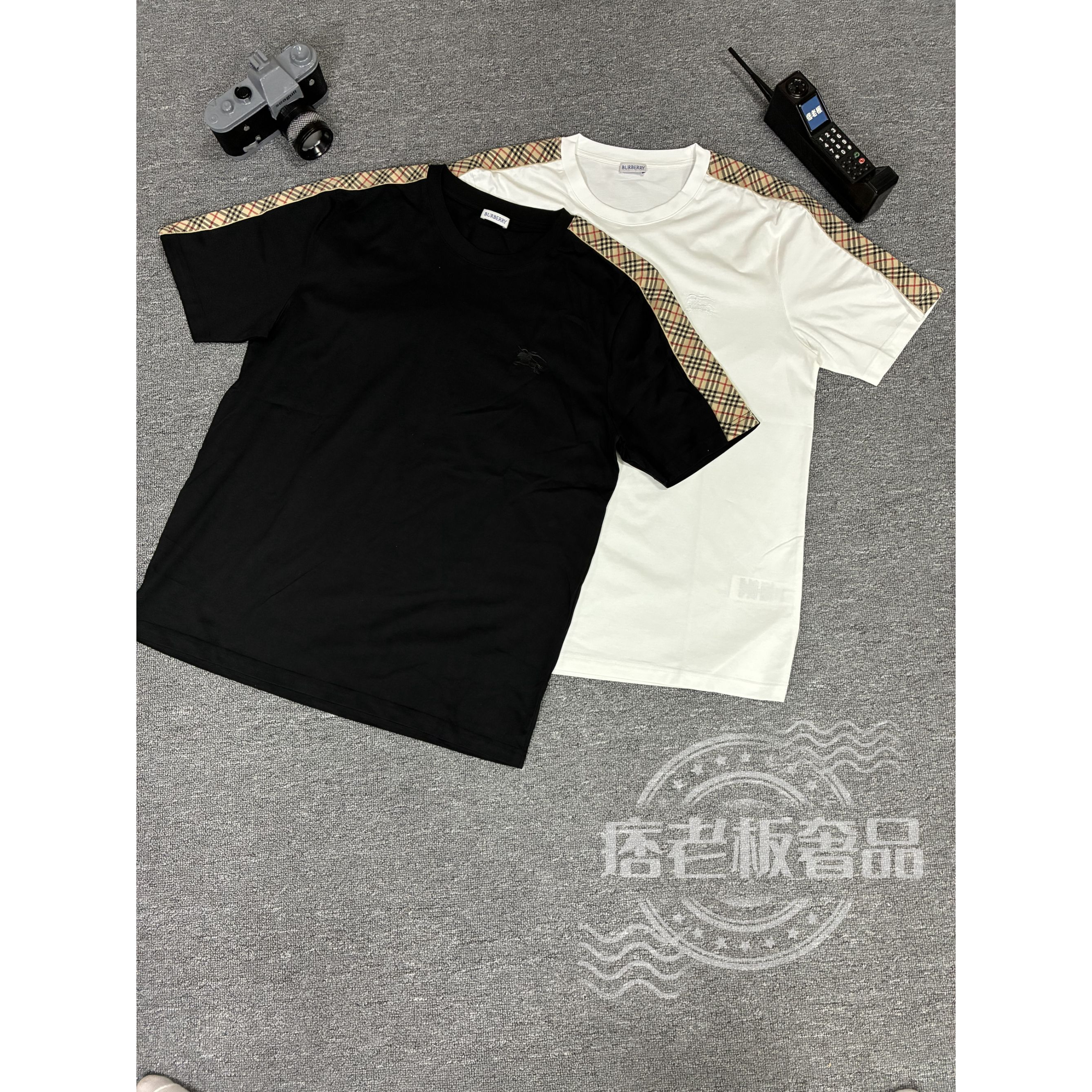 未拆封 BURBERRY/博柏利 双肩格纹短袖