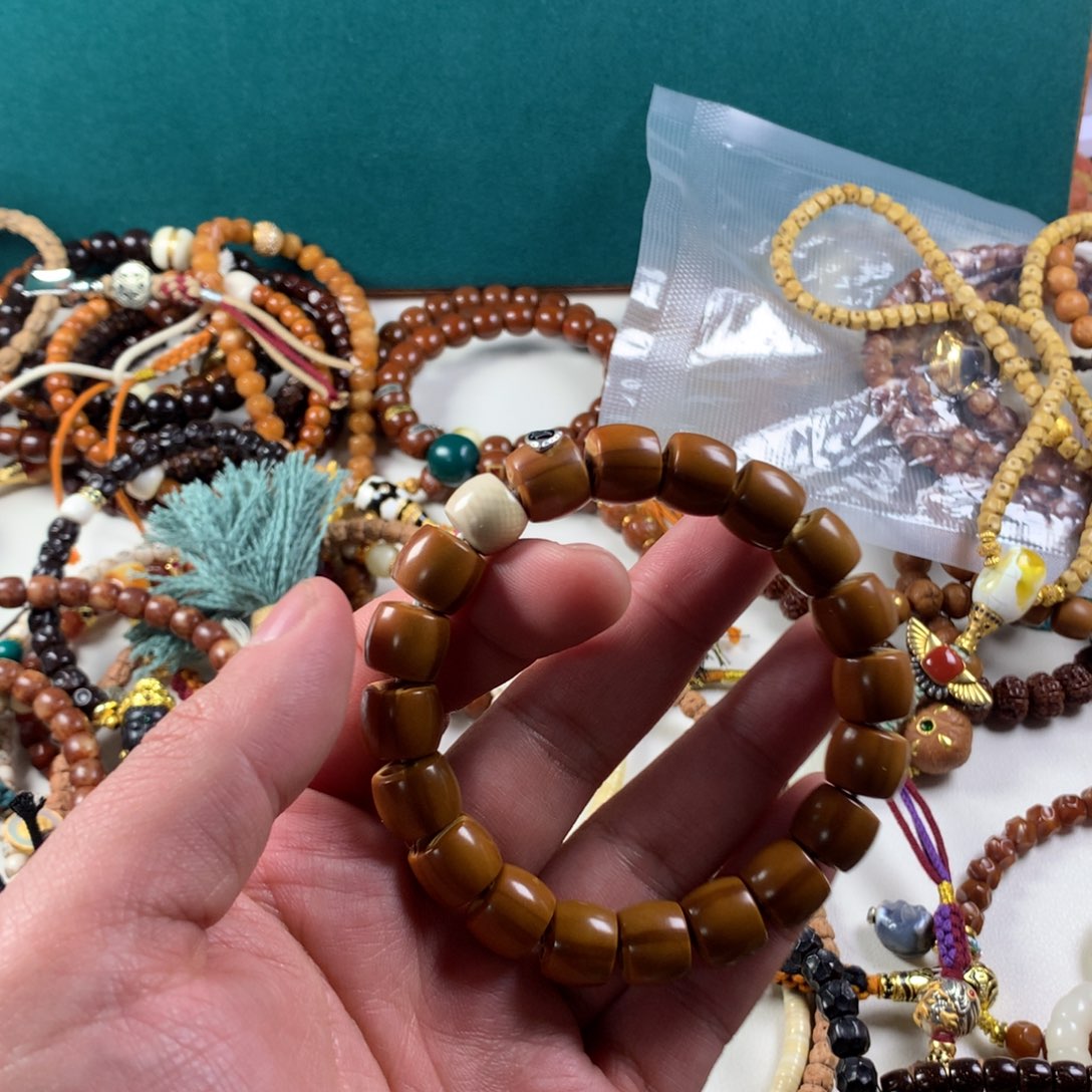 吊坠橄榄核。。。。。。。。。。。。