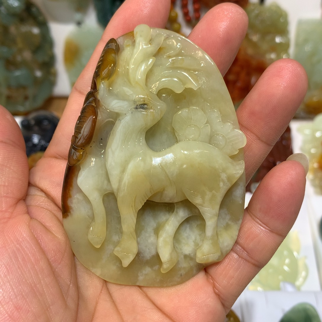 蛇纹石玉颈饰未镶嵌