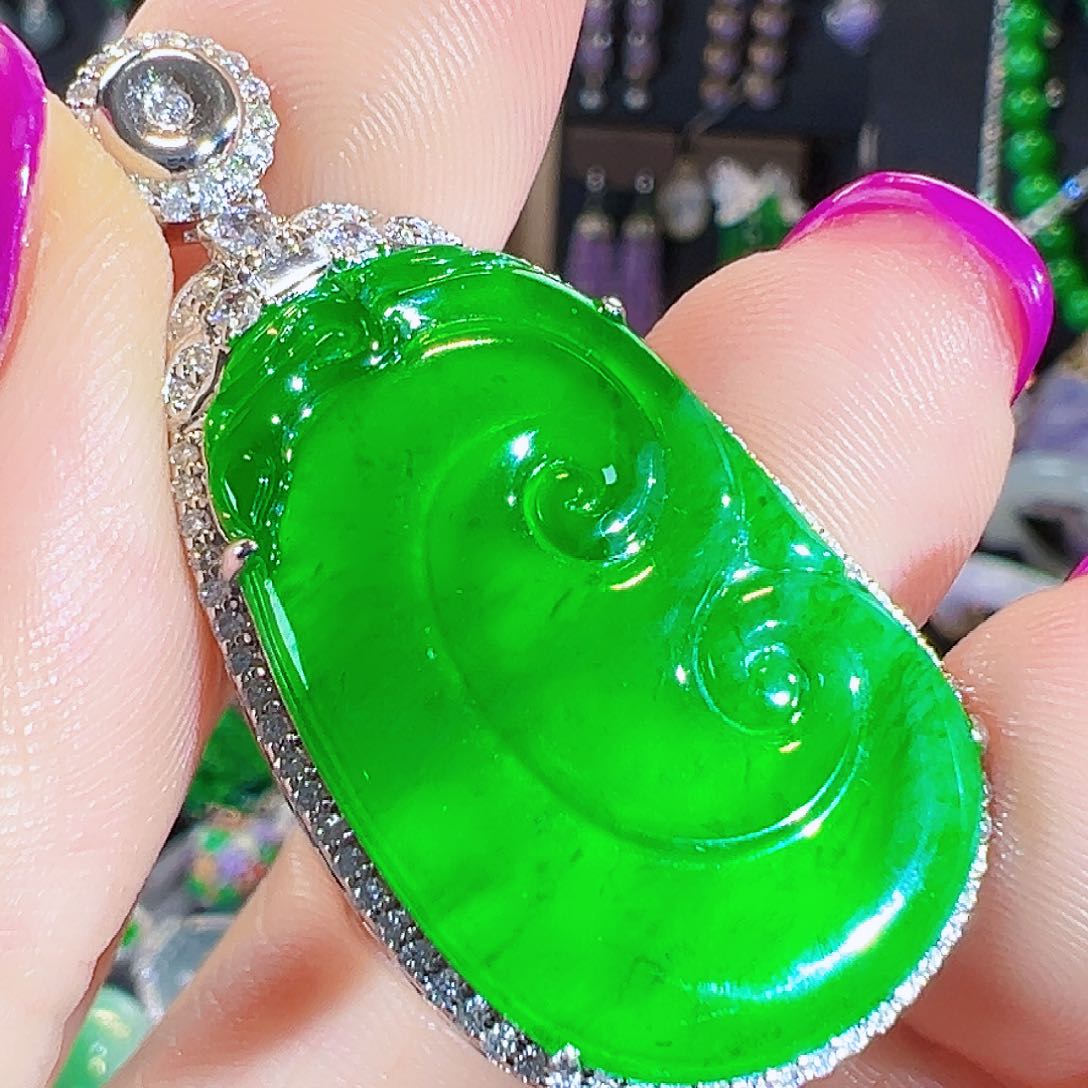 翡翠颈饰18K金镶嵌签收后24小时鉴赏期