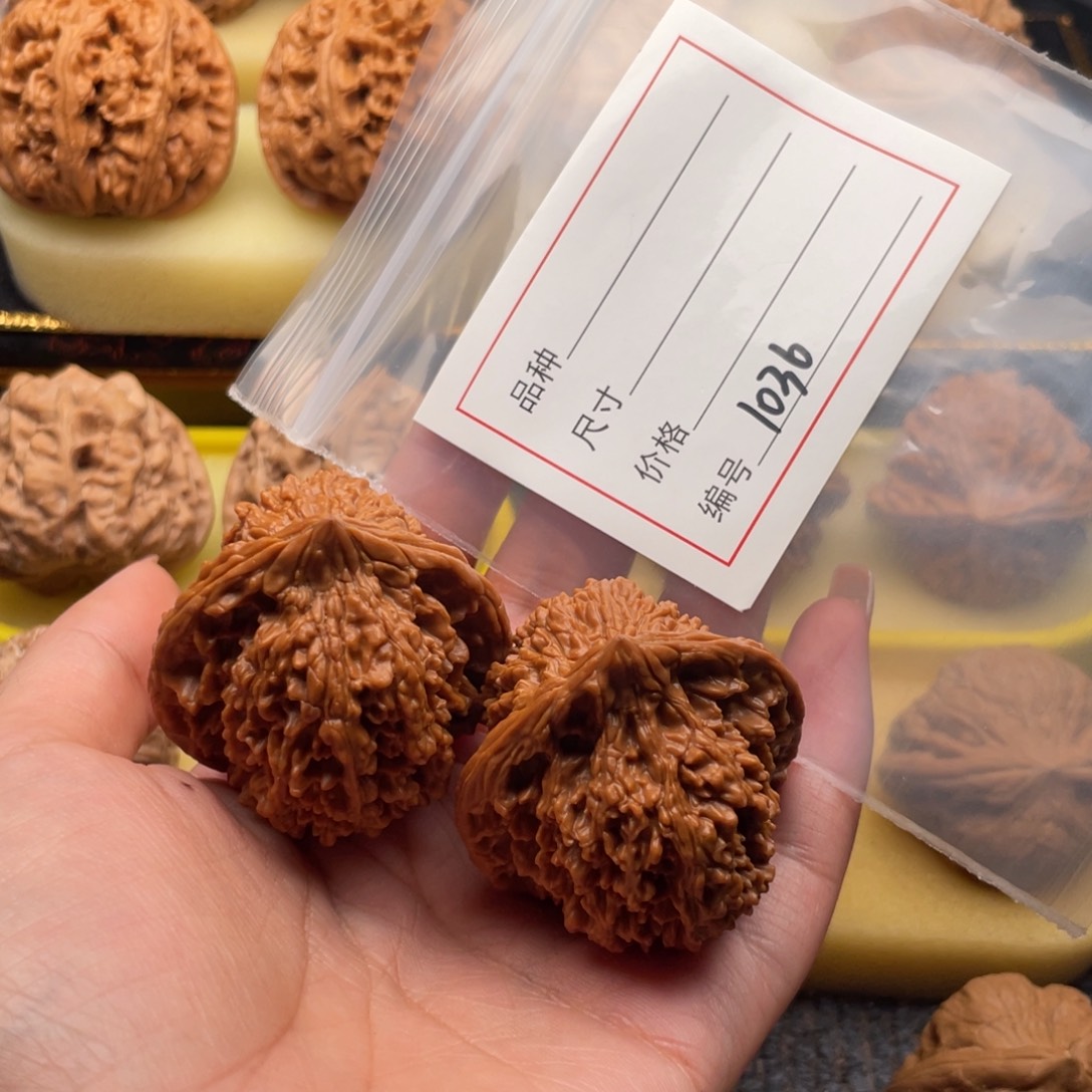 ꧁****文玩核桃吊坠1036号42星