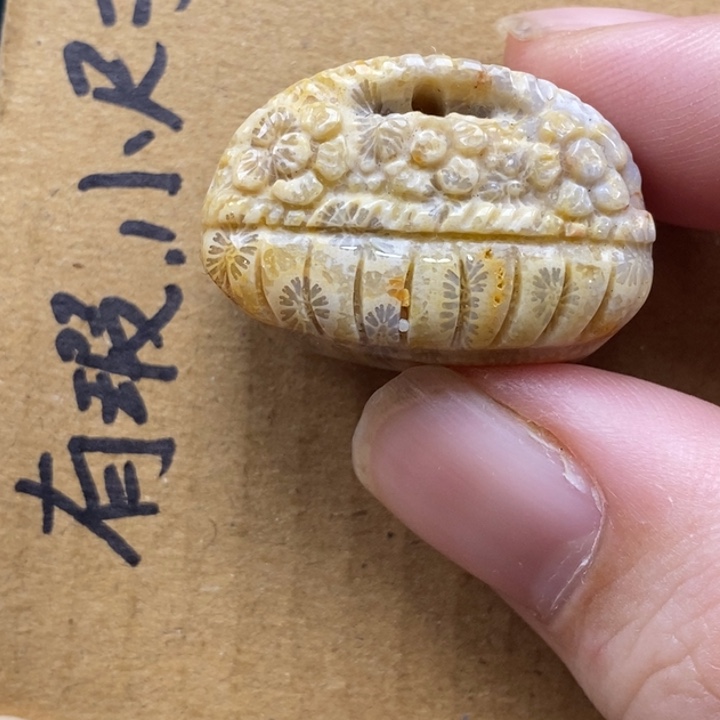 硅化珊瑚（珊瑚玉）未镶嵌颈饰