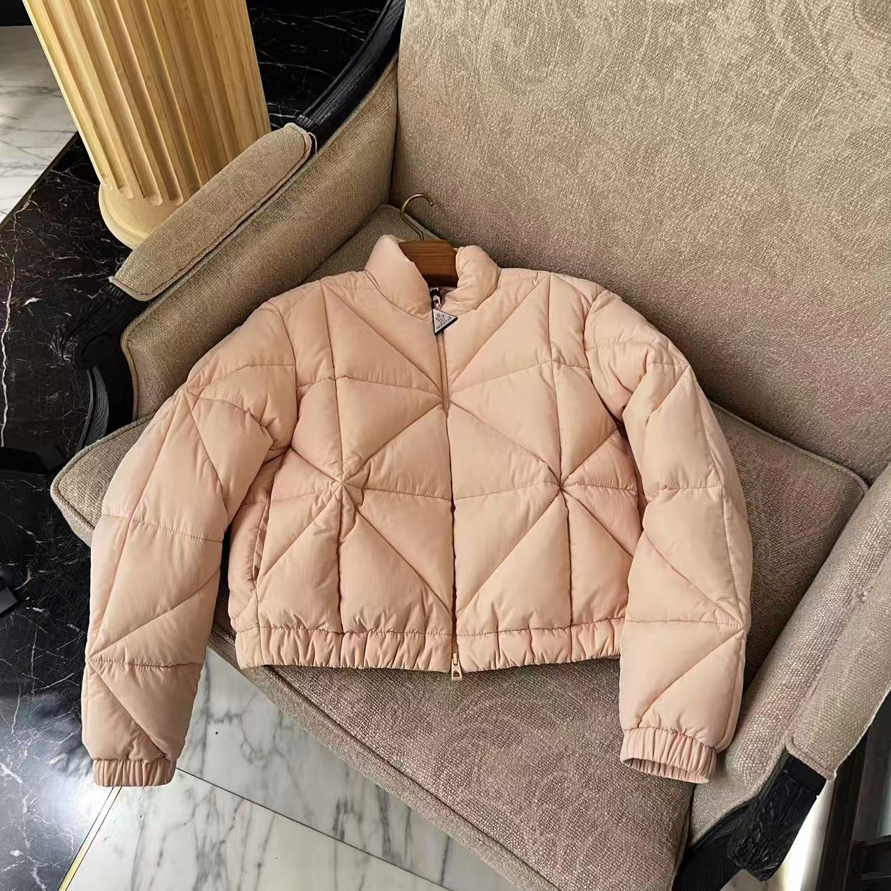 未使用 MONCLER 盟可睐25新款Anafi女士菱格纹立领哑光羽绒服