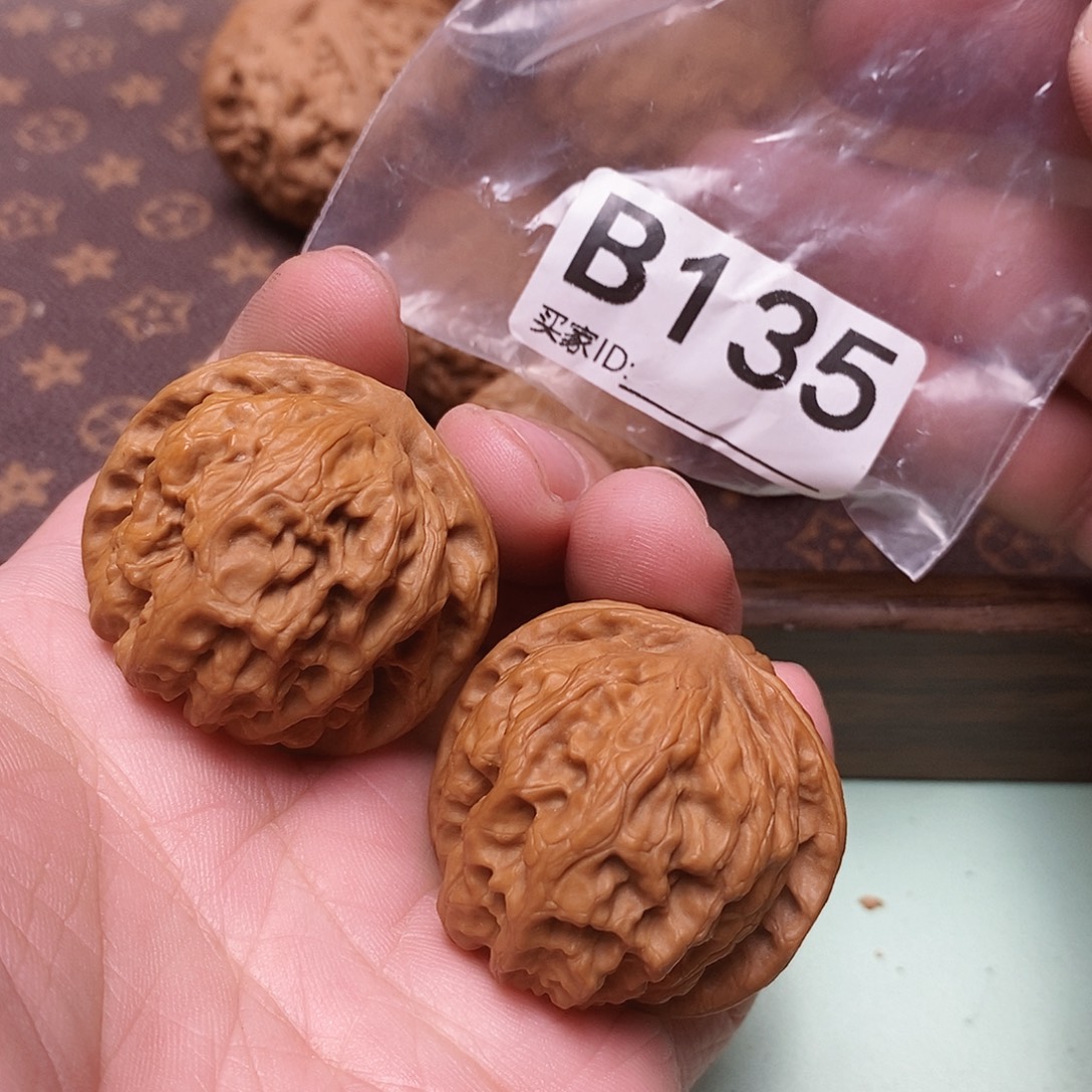 把件文玩核桃野狼。 38。