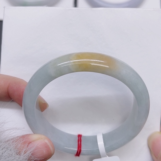 翡翠手镯未镶嵌A货