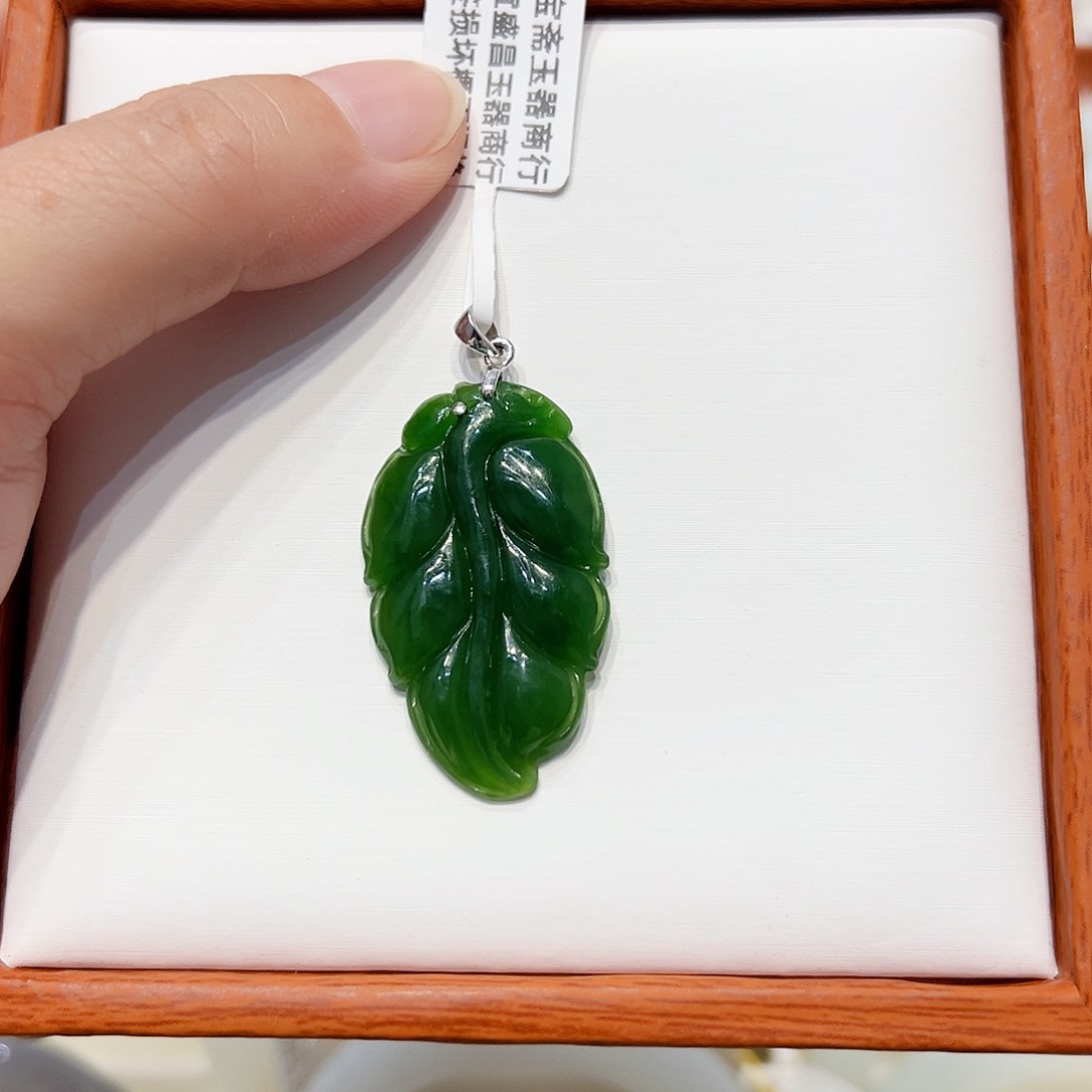 和田玉颈饰18K金镶嵌