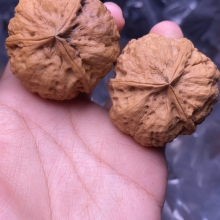 用***徐把件文玩核桃   156